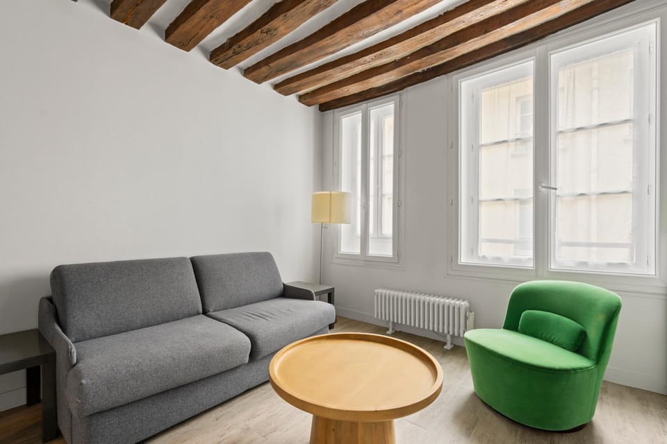 Appartement Typiquement Parisien Apartment in Paris