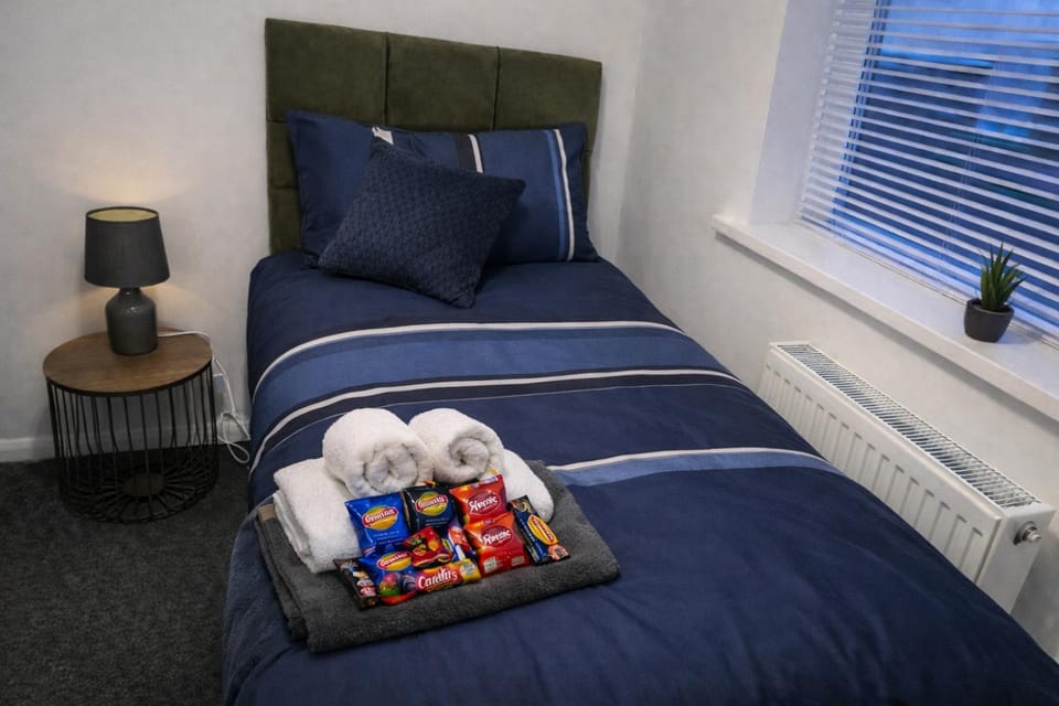 Large 4 bedroom house for Contractors, Large groups or Retreat sleeps 8 people in Durham - NO Smoking Indoor House Villa in England