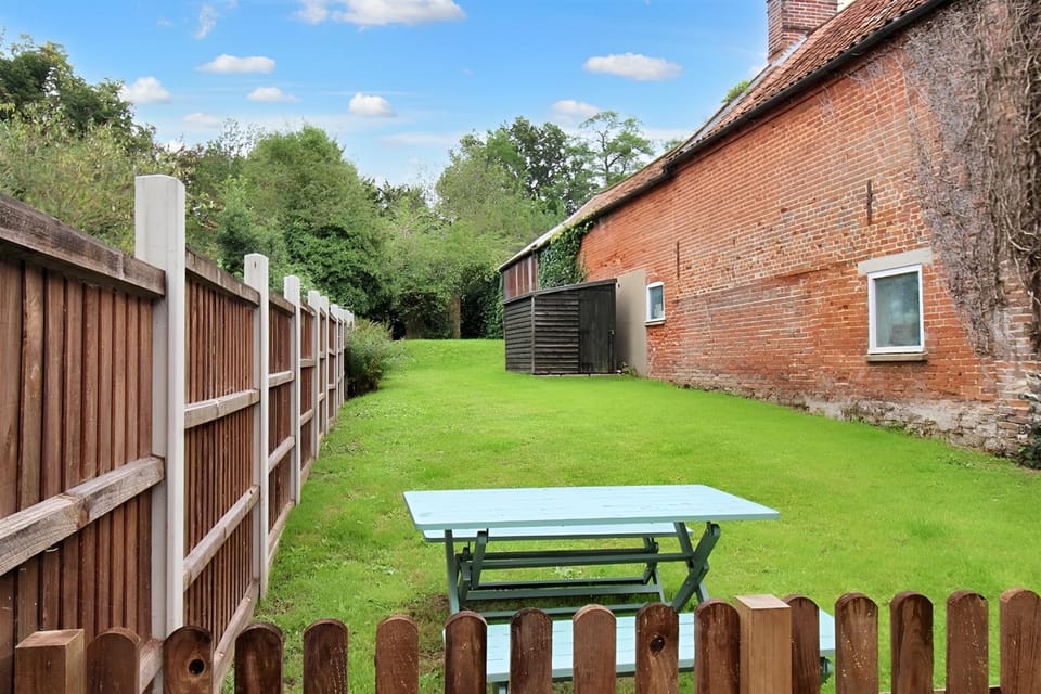 Garden, Dining area