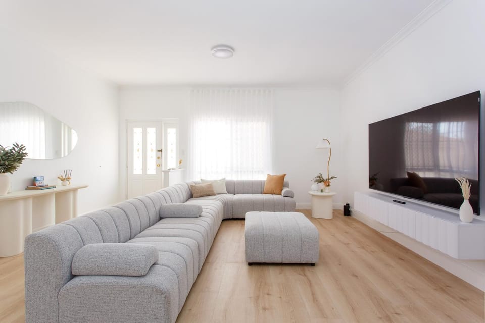 Scarborough Family Beachside Retreat - Walk to beach House in Perth