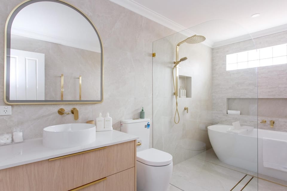 Scarborough Family Beachside Retreat - Walk to beach House in Perth