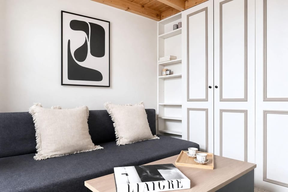 Communal lounge/ TV room, TV and multimedia, Living room, Seating area, wardrobe
