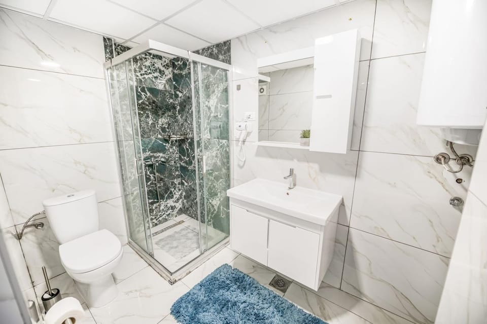 Shower, Toilet, Bathroom, Bath, towels