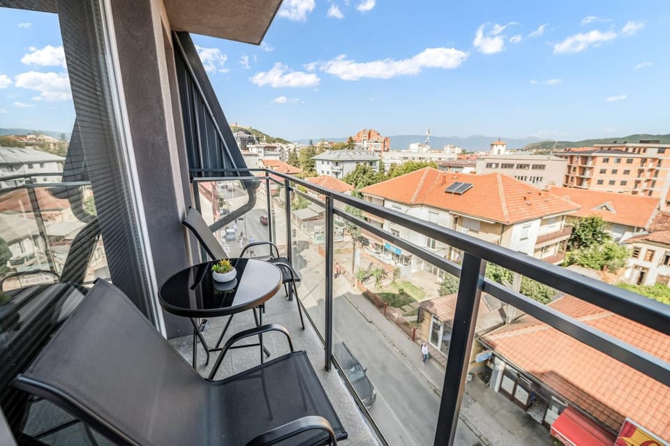 Property building, Patio, Day, View (from property/room), Balcony/Terrace, Living room, Seating area, Dining area, City view