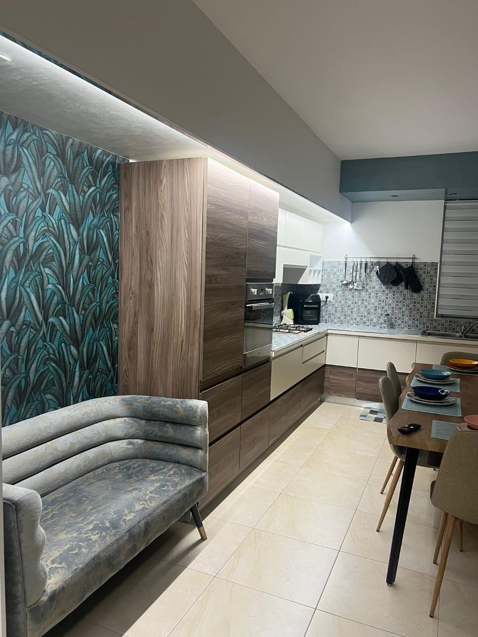 Kitchen or kitchenette, Dining area, stove