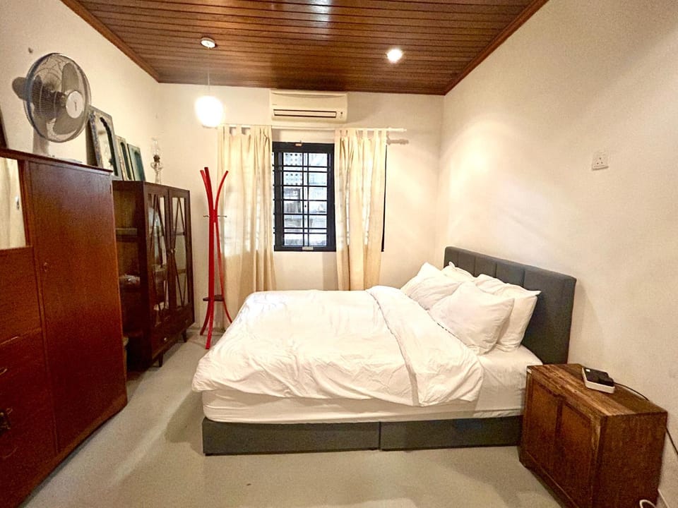 Bedroom, air conditioner