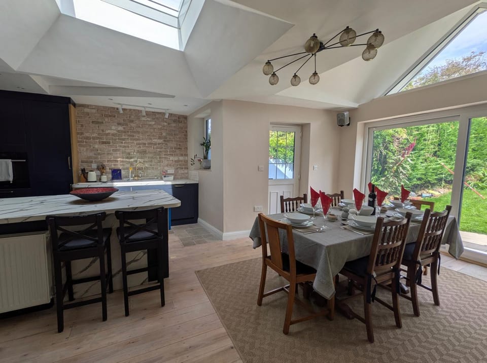 Kitchen or kitchenette, Seating area, Dining area