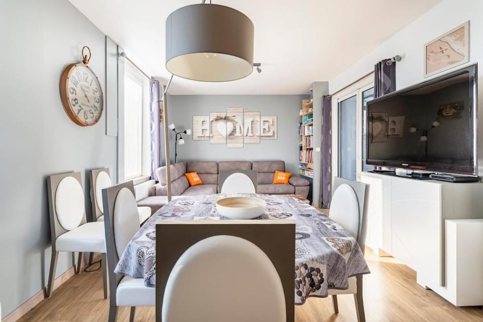 Charme breton bord de mer et parking gratuit privé Apartment in Dinard