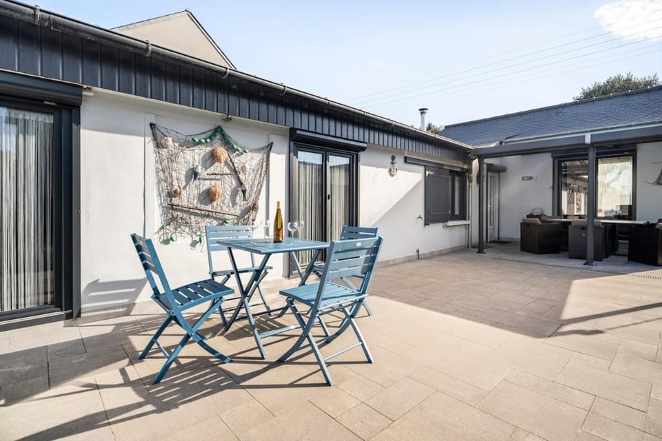 Charme breton bord de mer et parking gratuit privé Apartment in Dinard