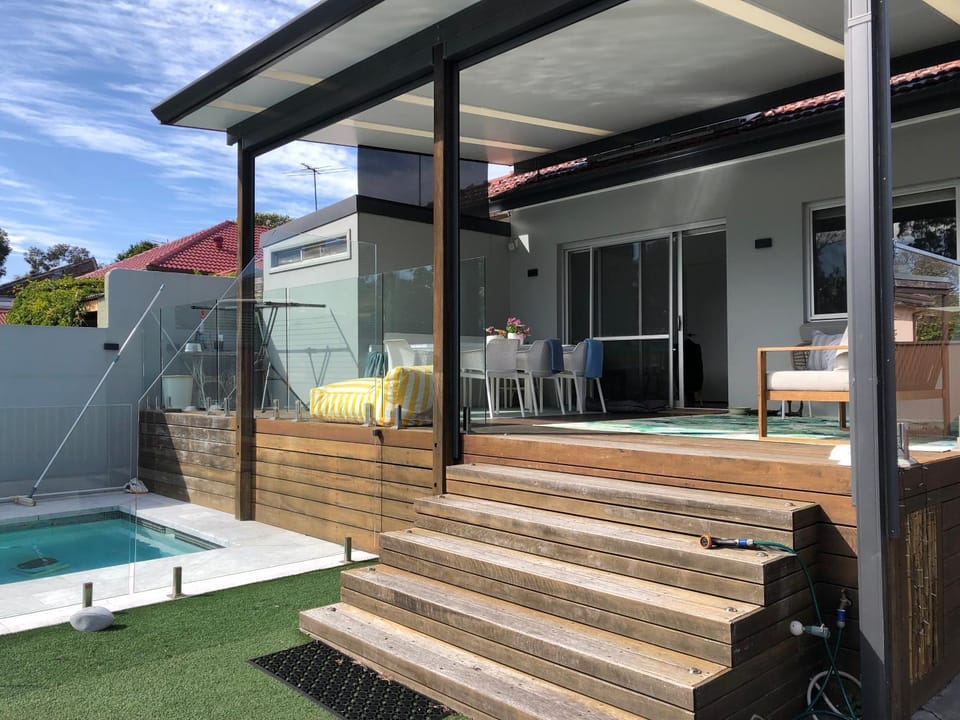 Property building, Balcony/Terrace, Swimming pool