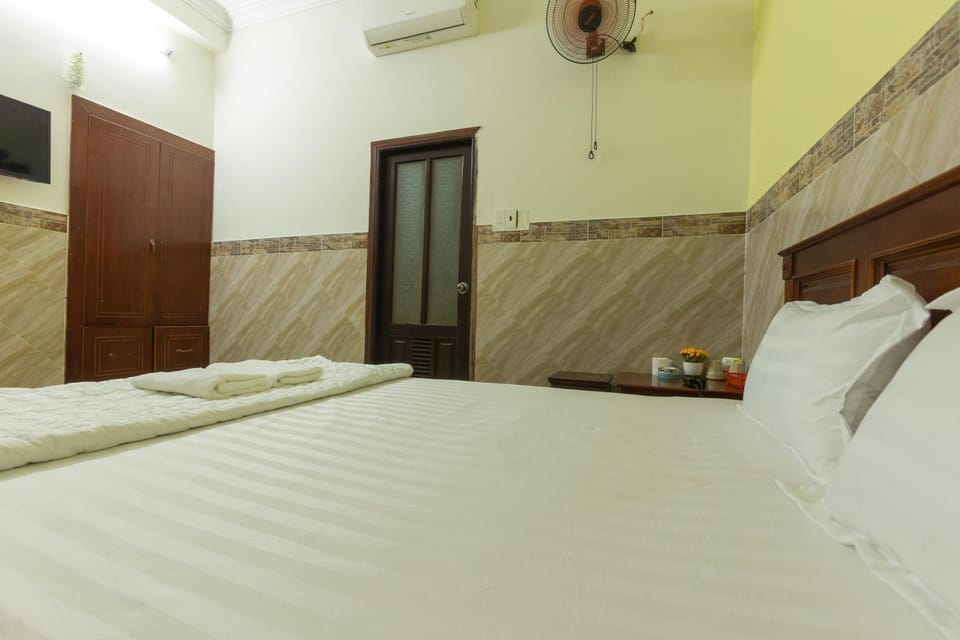 Bed, TV and multimedia, Photo of the whole room, Bedroom, air conditioner