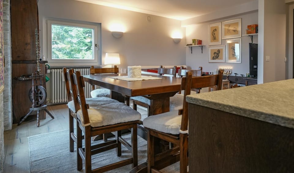 Living room, Dining area