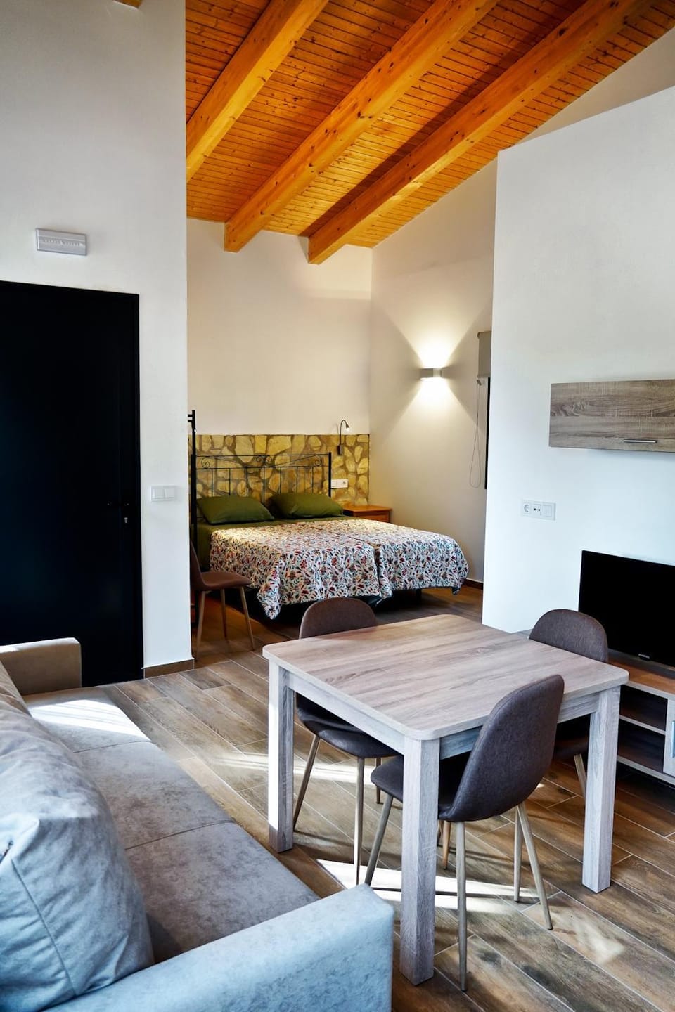 Living room, Photo of the whole room, Seating area, Dining area, Bedroom