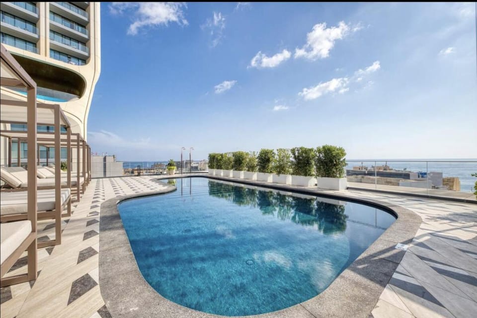 Day, Natural landscape, View (from property/room), Balcony/Terrace, Pool view, Sea view, Swimming pool, sunbed