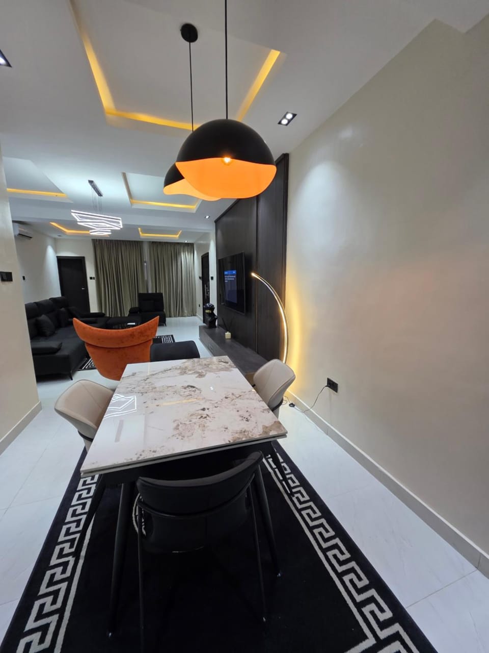 TV and multimedia, Living room, Seating area, Dining area