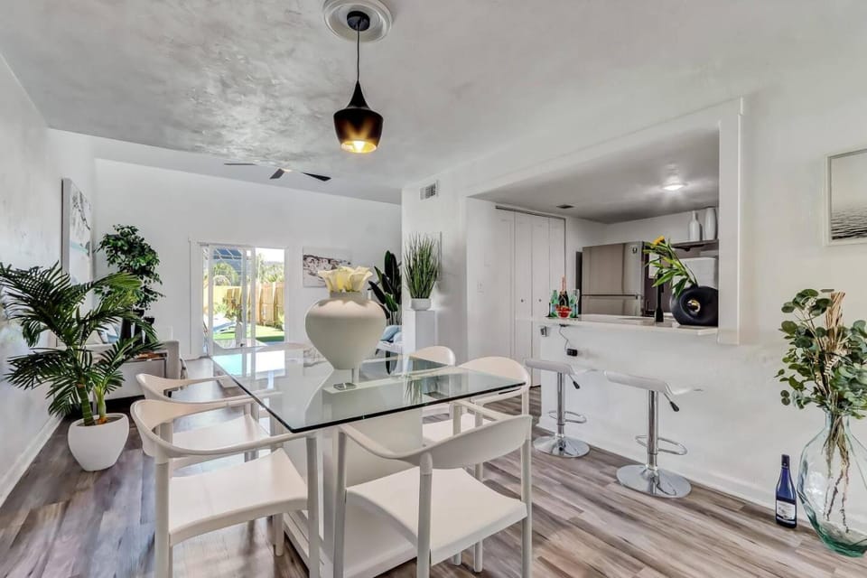 Seating area, Dining area