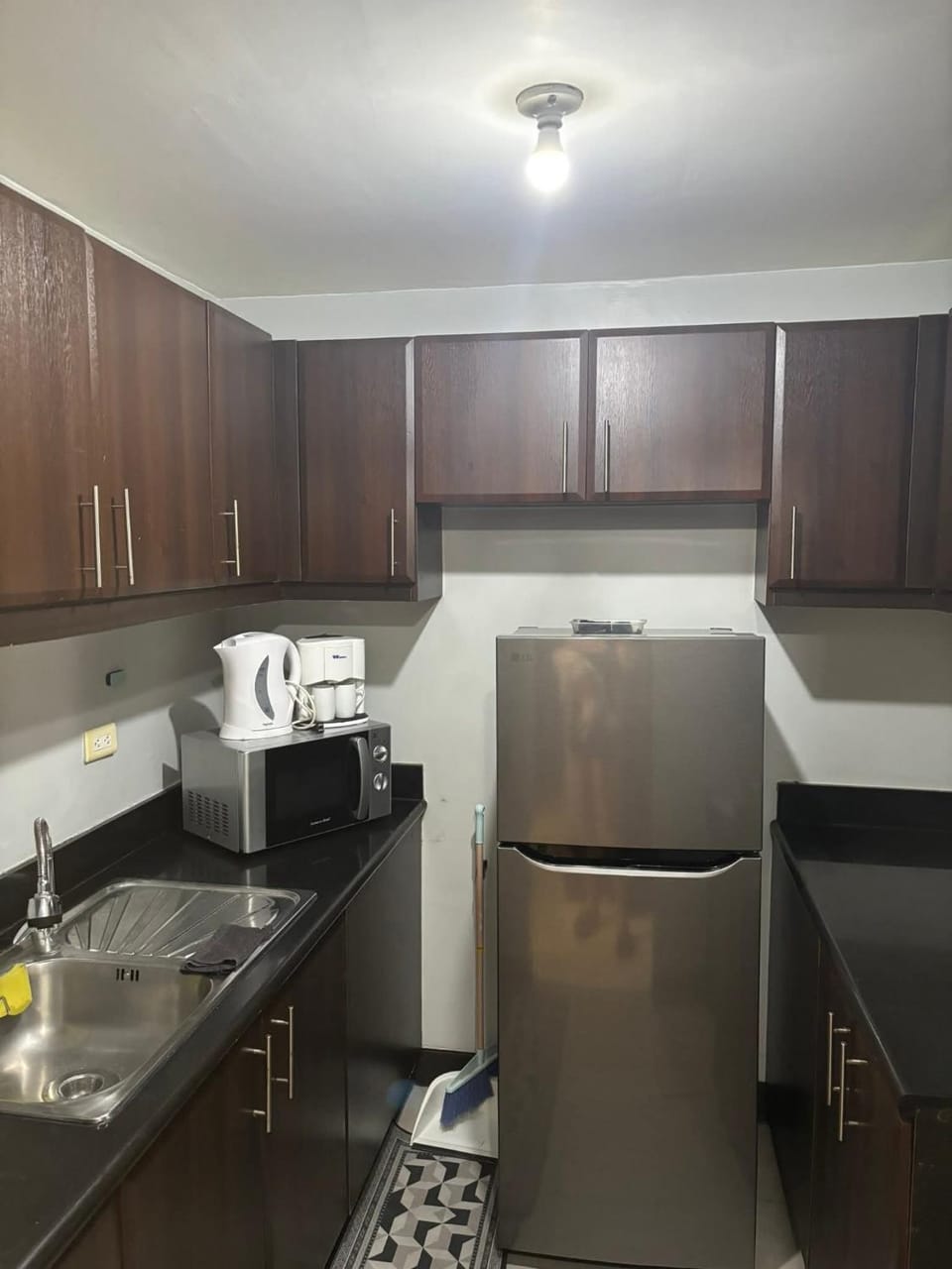 Mariz Suites Apartment in Makati