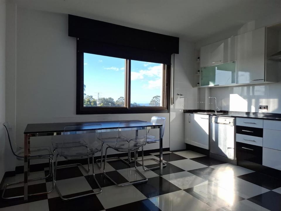 Kitchen or kitchenette, dishwasher, stove