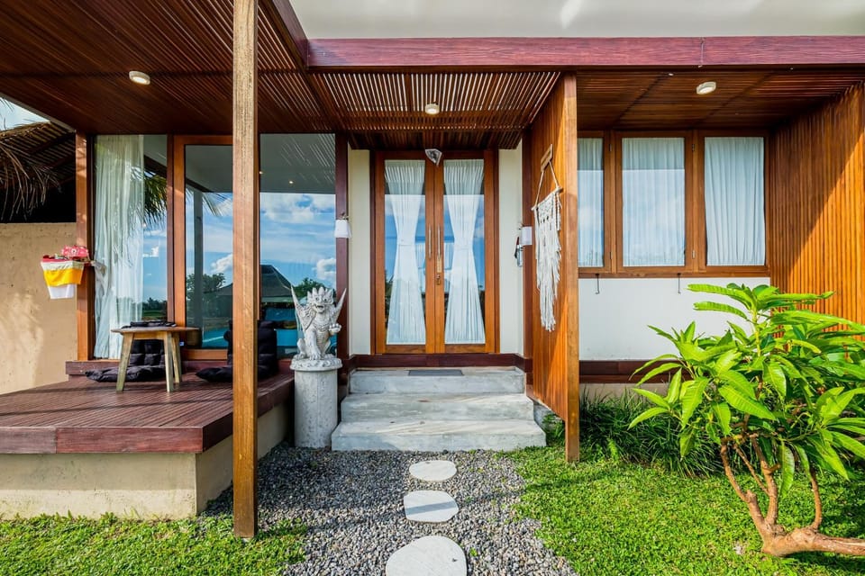 Property building, Patio, Spring, Day, Garden, View (from property/room), Balcony/Terrace, Garden view