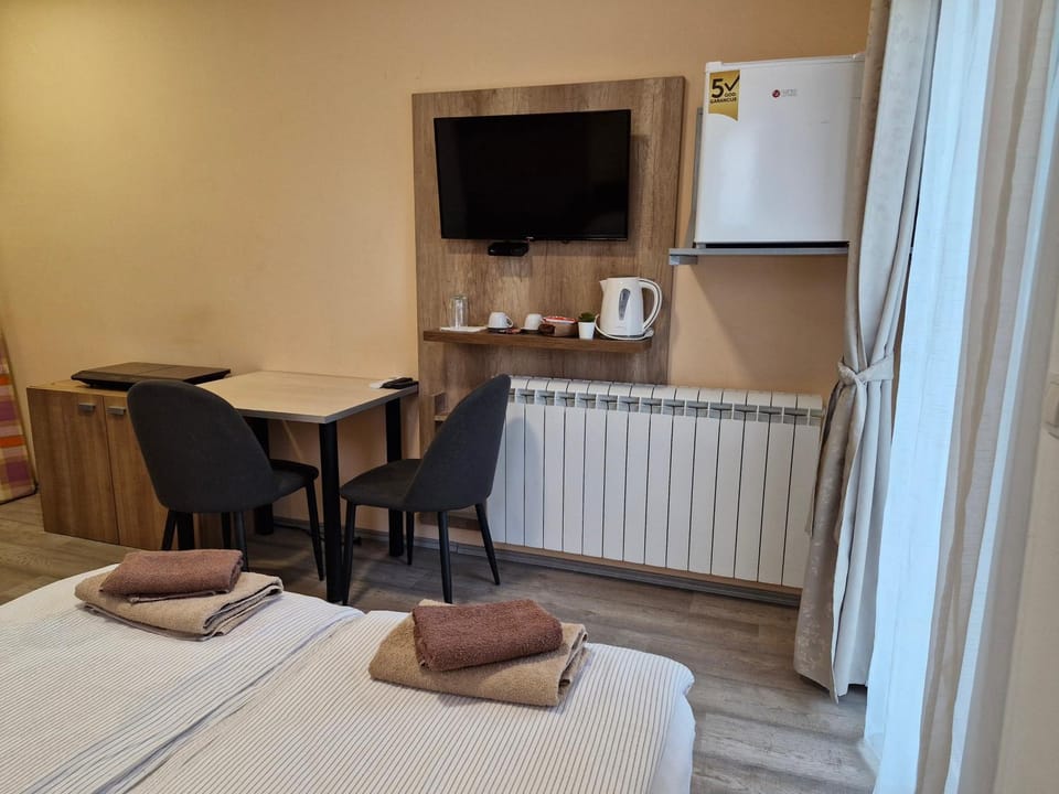 TV and multimedia, Kitchen or kitchenette, Dining area, internet, minibar