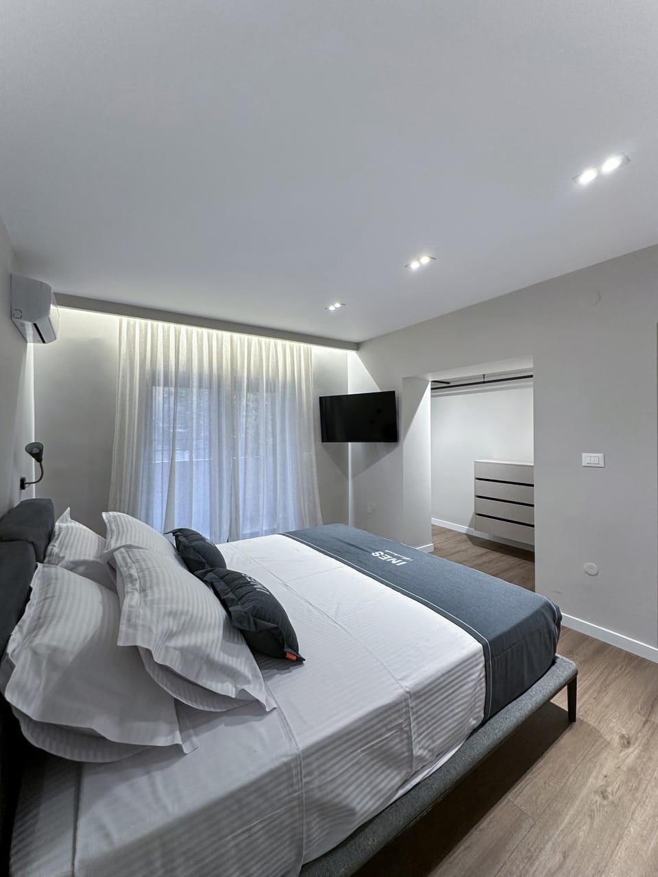 TV and multimedia, Balcony/Terrace, Bedroom, wardrobe, air conditioner