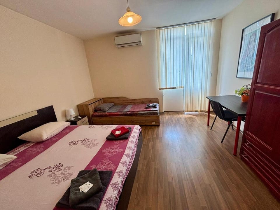Comfy Apt next to Palace of Justice Apartment in Sofia