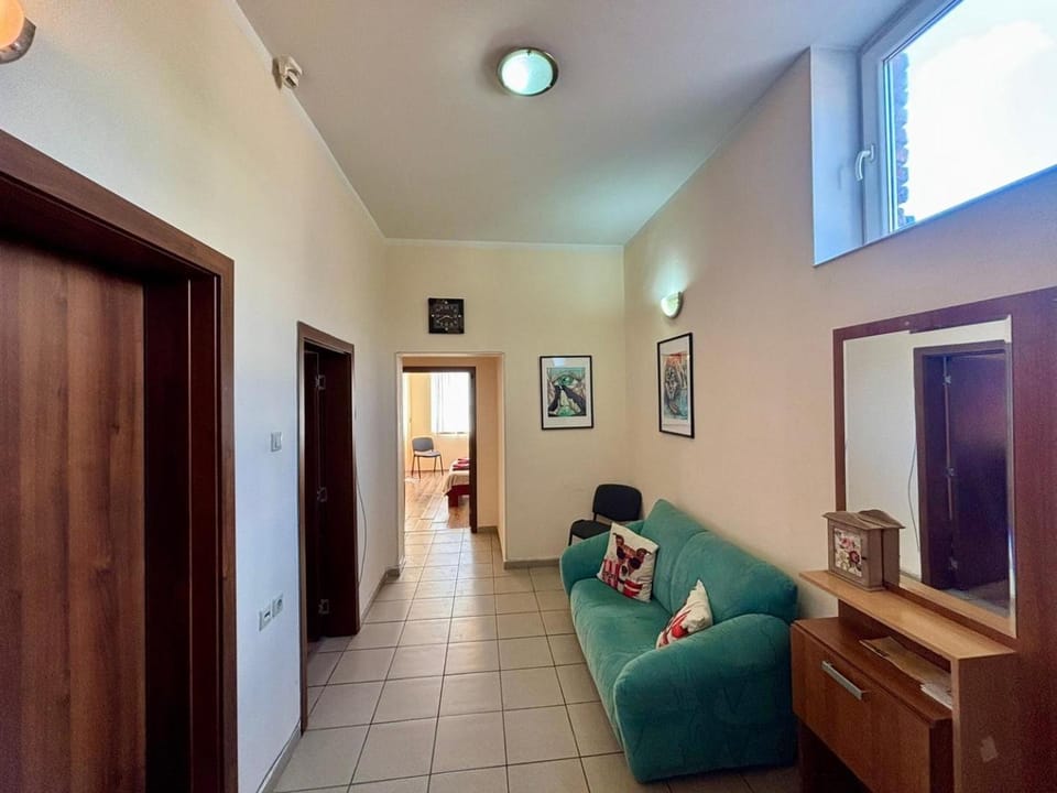 Comfy Apt next to Palace of Justice Apartment in Sofia