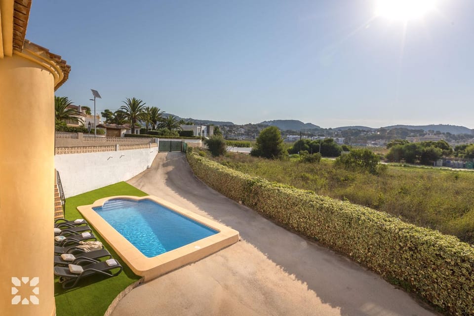 Nearby landmark, Day, Natural landscape, Lake view, Mountain view, Pool view, River view, Swimming pool, sunbed