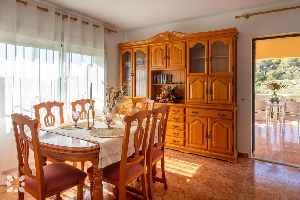 Living room, Seating area, Dining area, wardrobe