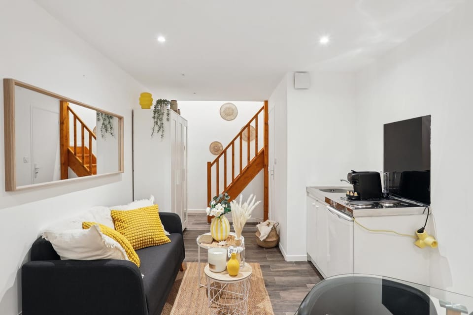 Communal lounge/ TV room, TV and multimedia, Kitchen or kitchenette, Living room, Seating area, Dining area