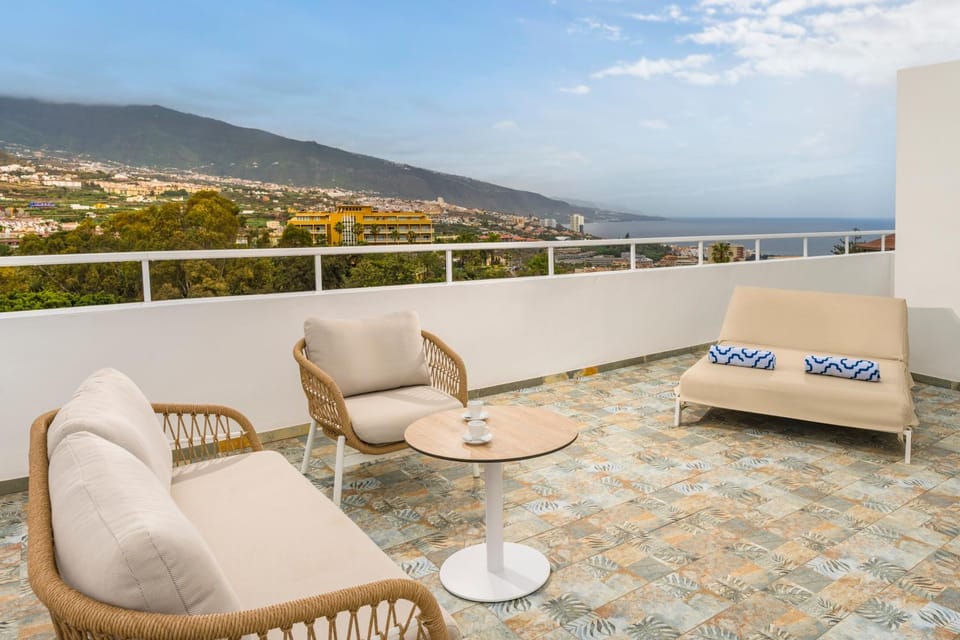 Natural landscape, View (from property/room), Balcony/Terrace, Mountain view, Sea view