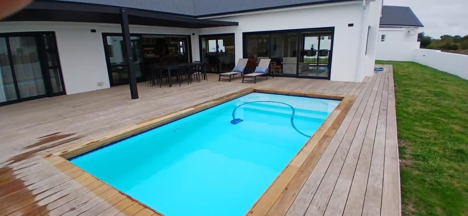 Balcony/Terrace, Swimming pool