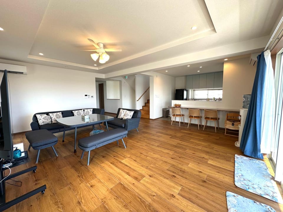 TV and multimedia, Living room, Dining area
