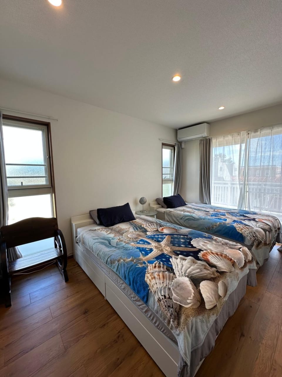 Photo of the whole room, Bedroom
