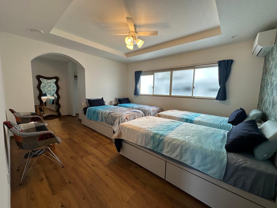Photo of the whole room, Bedroom