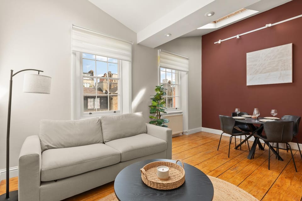 Living room, Seating area, Dining area