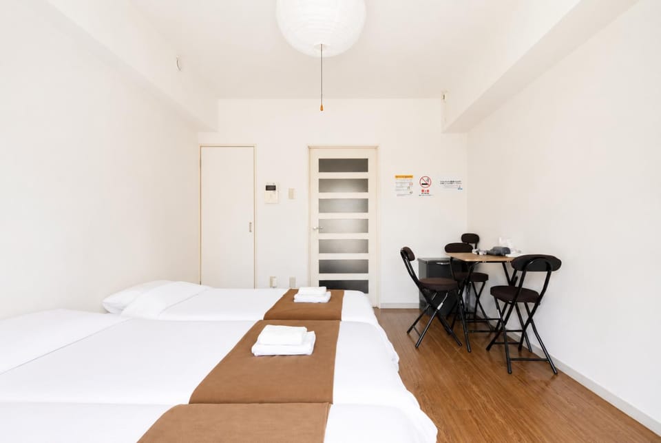Bed, Living room, Bedroom, towels