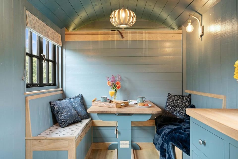 Seating area, Dining area