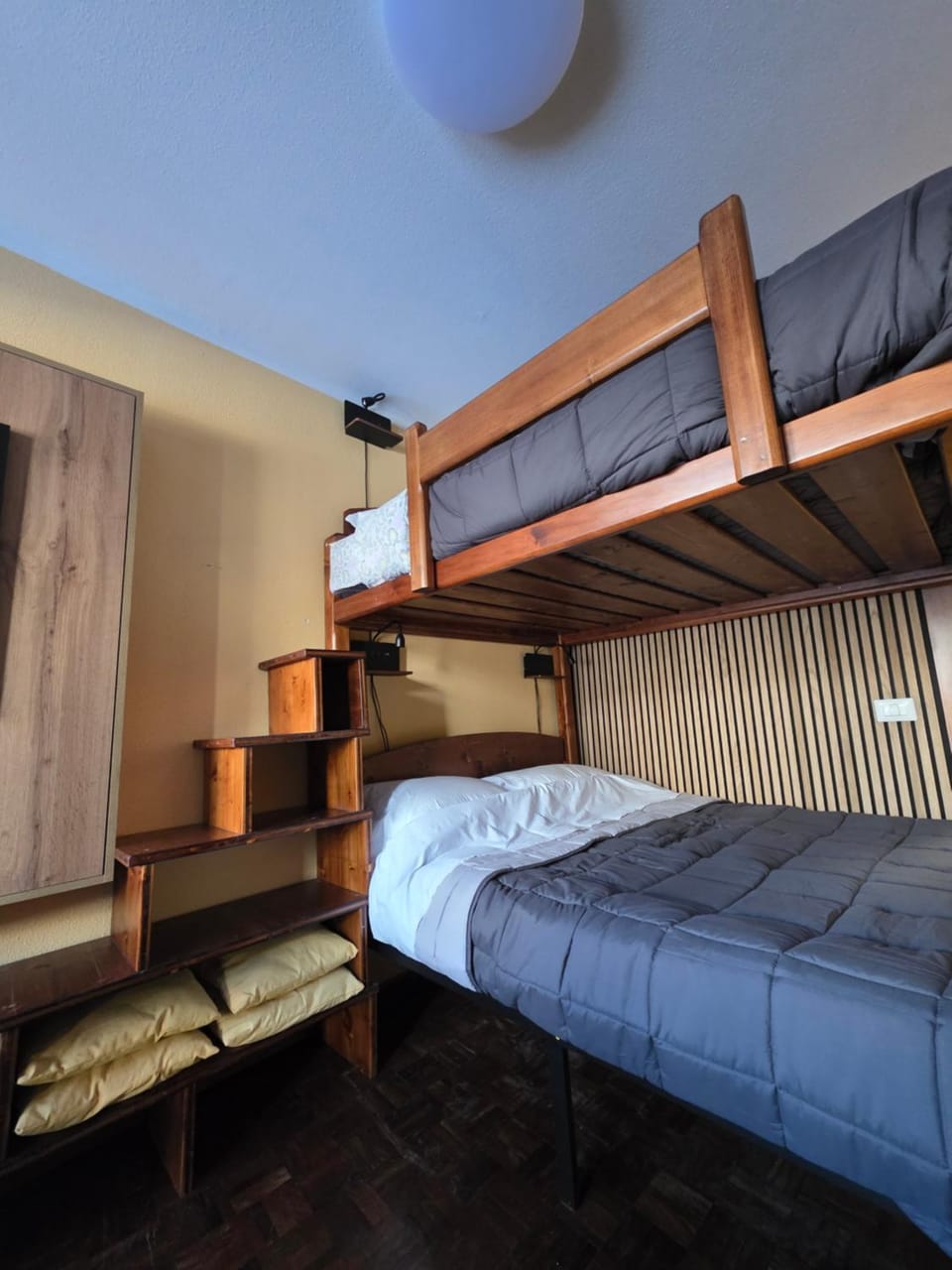Bed, bunk bed