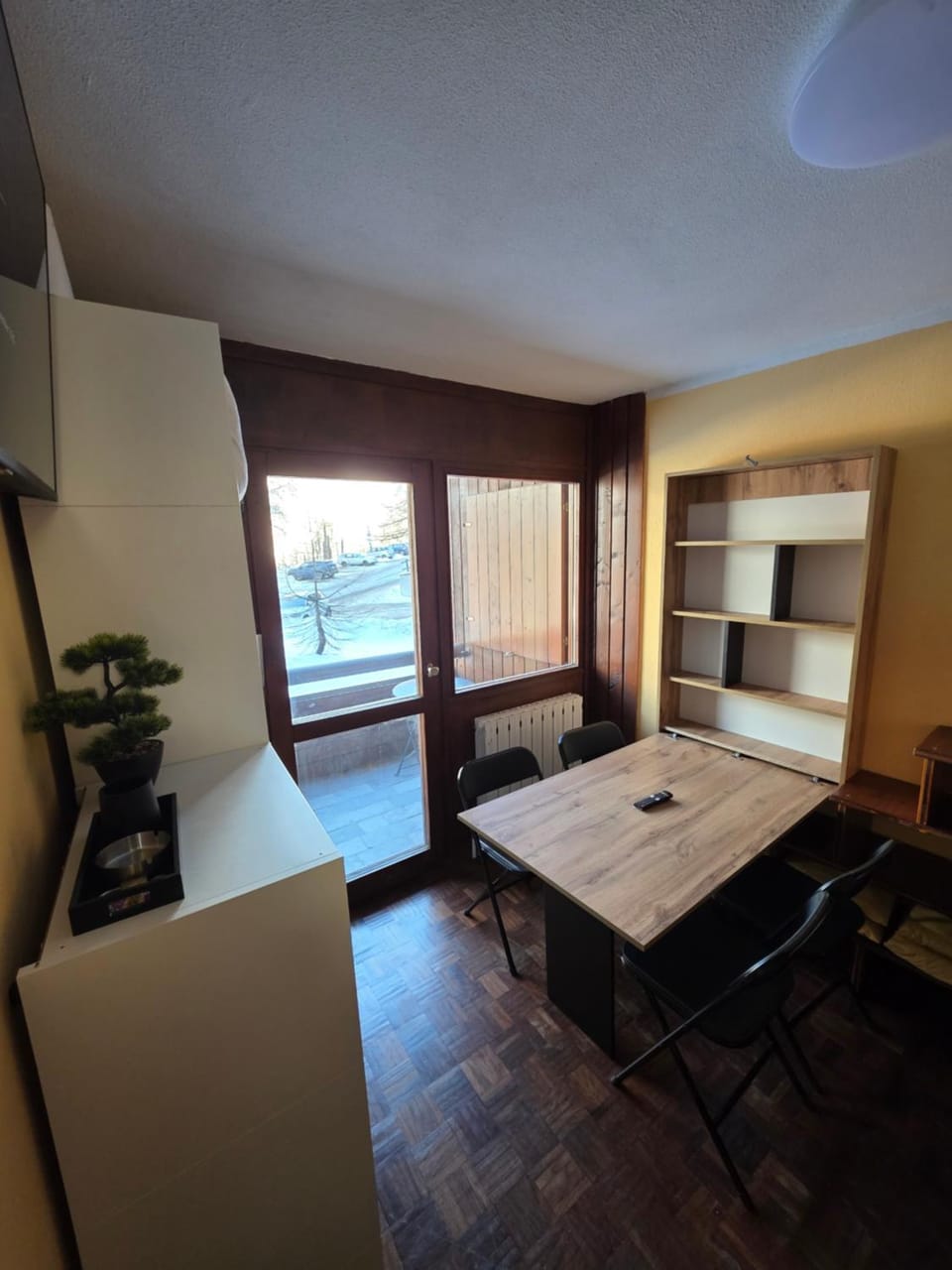 Seating area, Dining area