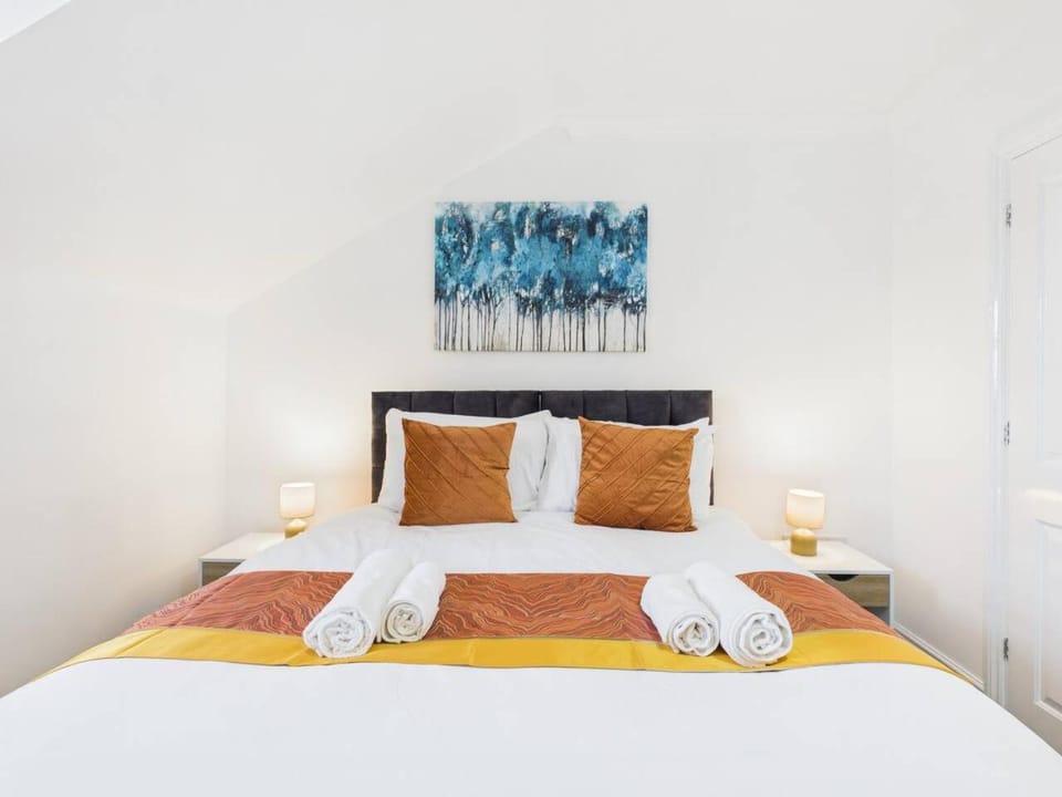Brookbank Close by Signature Stays - Central - Parking - Racecourse House in Cheltenham