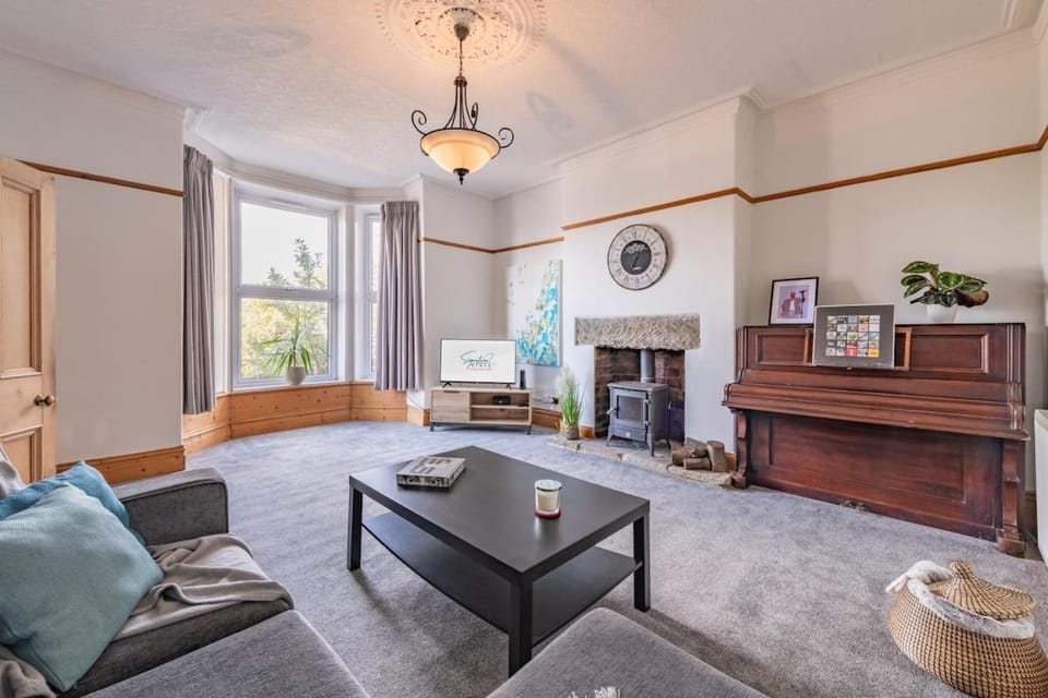 Living room, Seating area, flat iron