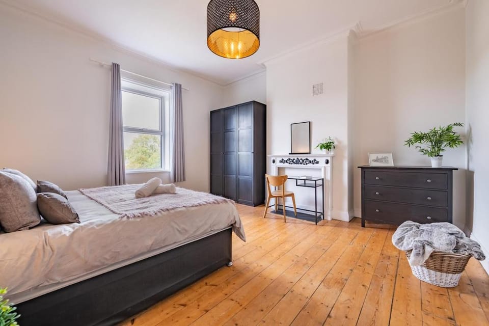 Bed, Kitchen or kitchenette, Living room, Photo of the whole room, Seating area, Bedroom, minibar, pet friendly