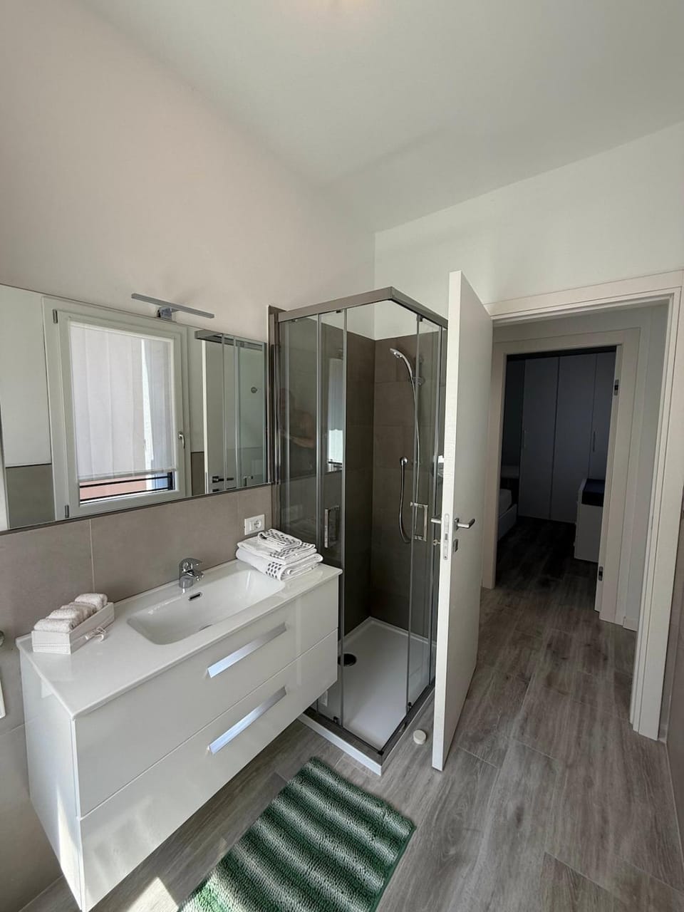 Shower, Bathroom, towels