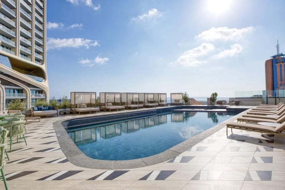 Property building, Day, Pool view, Swimming pool, sunbed