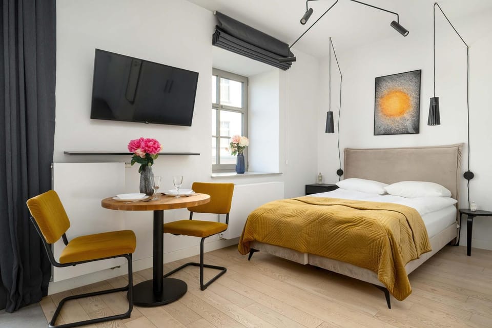Bed, TV and multimedia, Photo of the whole room