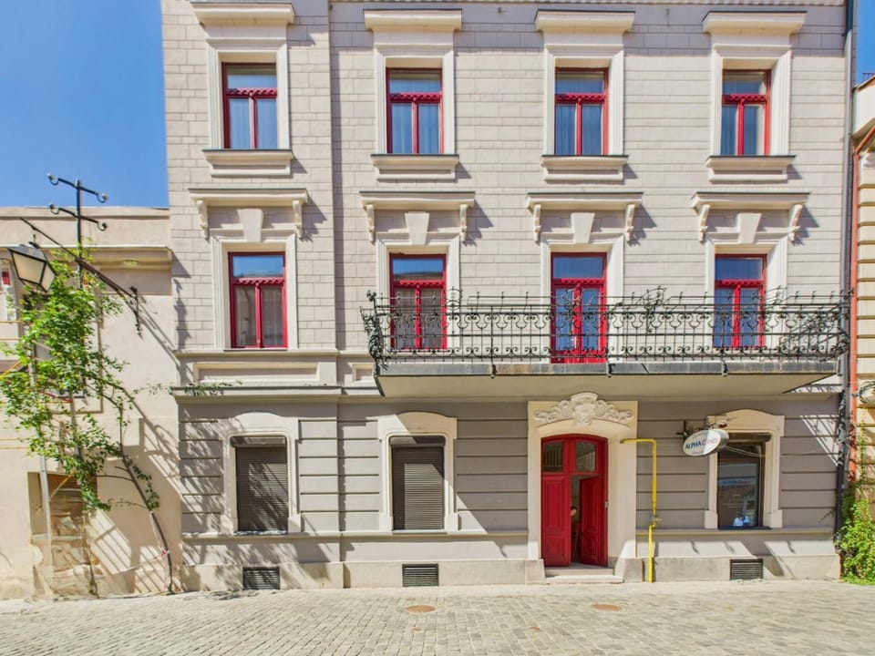 Property building, Facade/entrance, Day