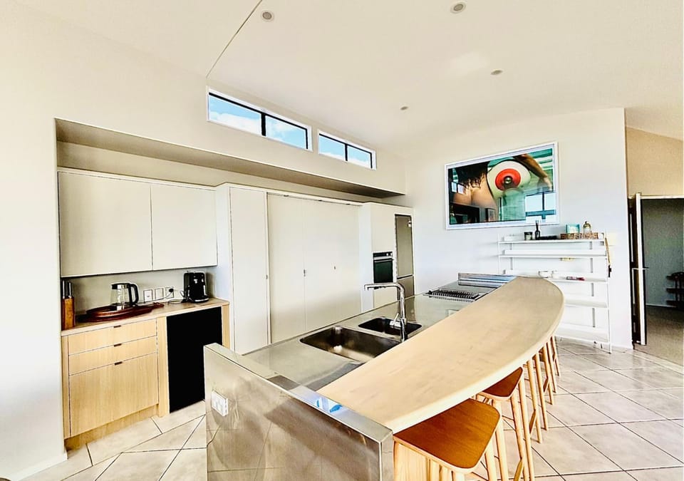 Coffee/tea facilities, Dining area, Breakfast, oven, kitchen