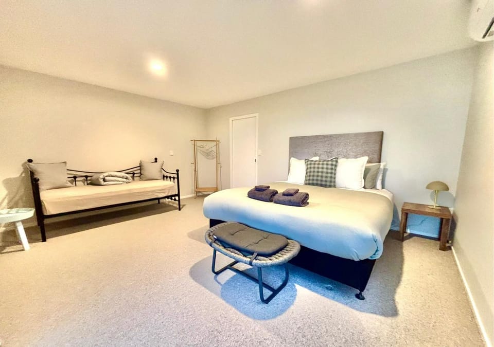 Patio, Bed, Bedroom, air conditioner