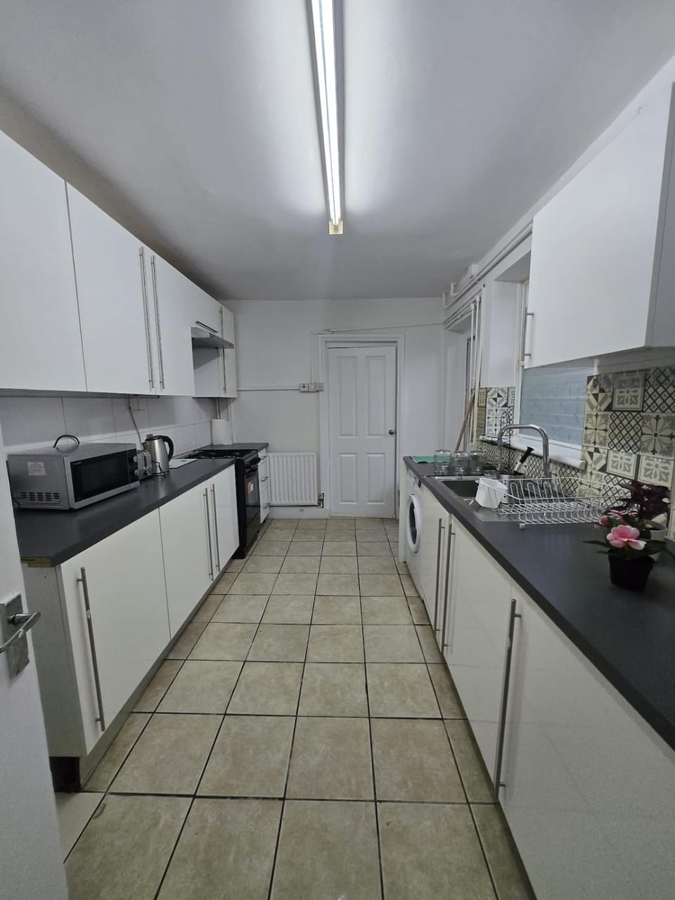 4Bed Spacious New Refurbish Home Near Westfield House in London